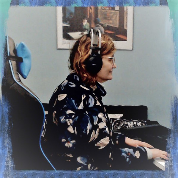 Music Teacher playing piano, keyboard, in online music room.